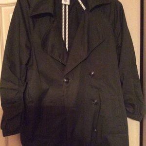 Lightweight olive green 3/4 length sleeve jacket